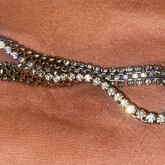Ann Taylor Chain Link Necklace with Crystals! - Picture 7 of 13